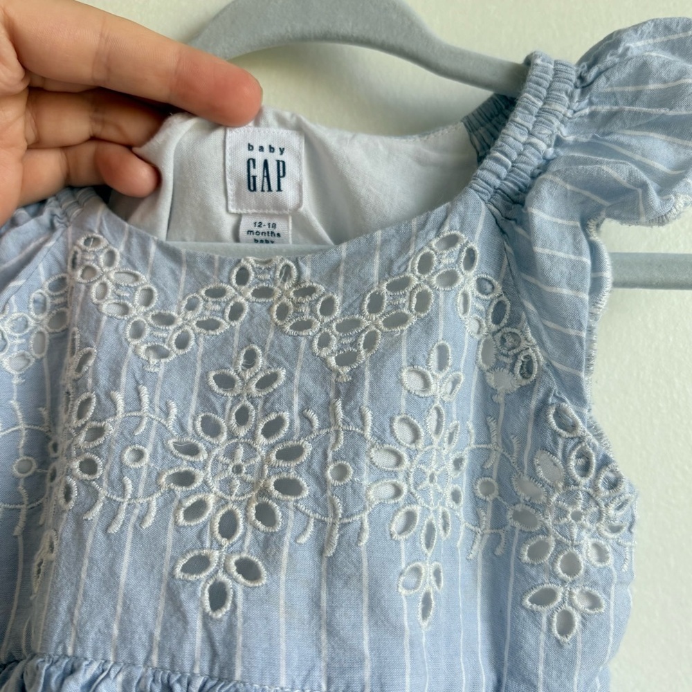 Baby Gap Girls Blue Striped Eyelet Flutter Dress 12-18m - Picture 3 of 5